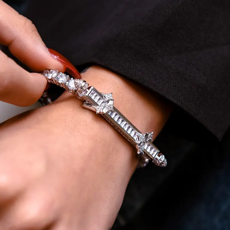 Baguette-Diamond Bar Bracelet In White Gold 1