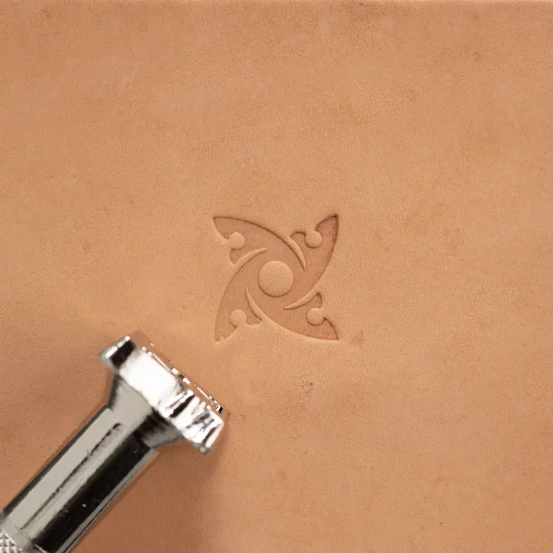 Craftool Throwing Star Stamp – Bold, Symmetrical Weapon-Inspired Motif 1