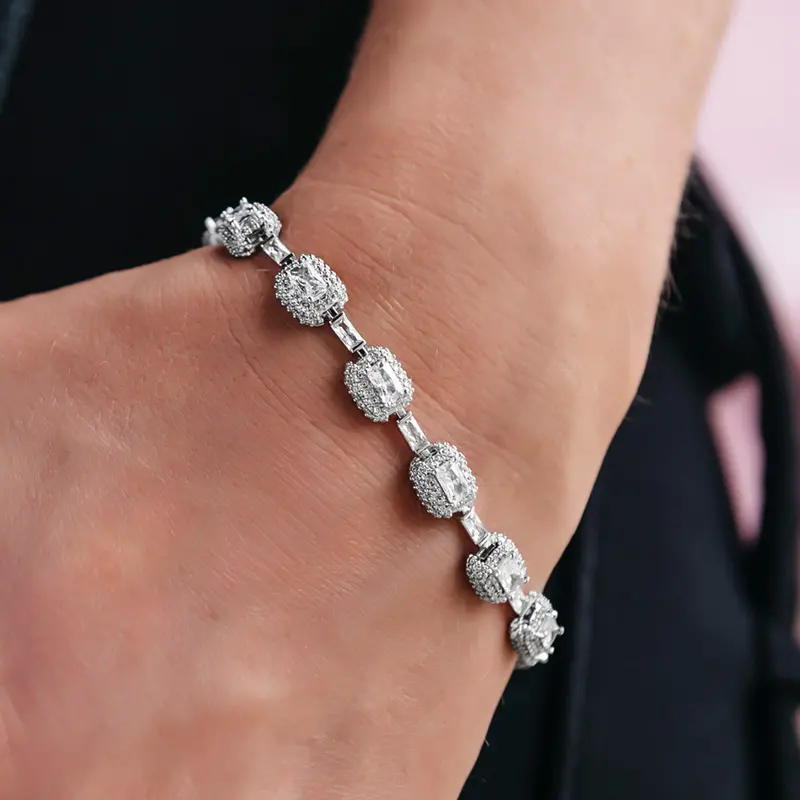 Cushion-Cut Diamond Bracelet – Symmetrical Pave Setting 1
