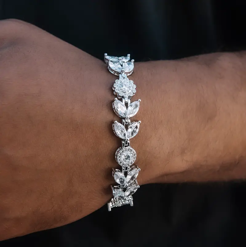 Diamond-Adorned Floral Motif Bracelet 1