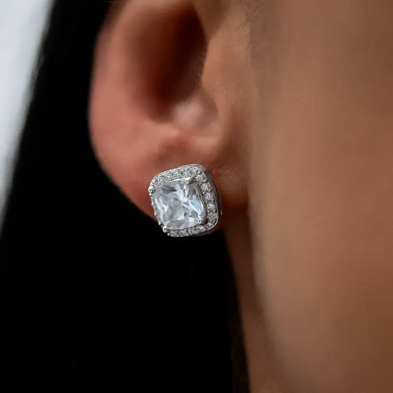 Gld 10Mm Cushion-Cut Stud Earrings In White Gold 1