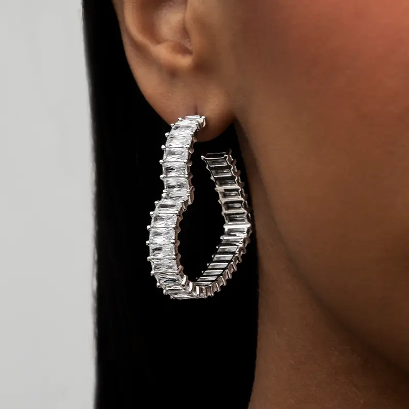 Gld White Gold Baguette-Cut Heart Hoop Earrings 1