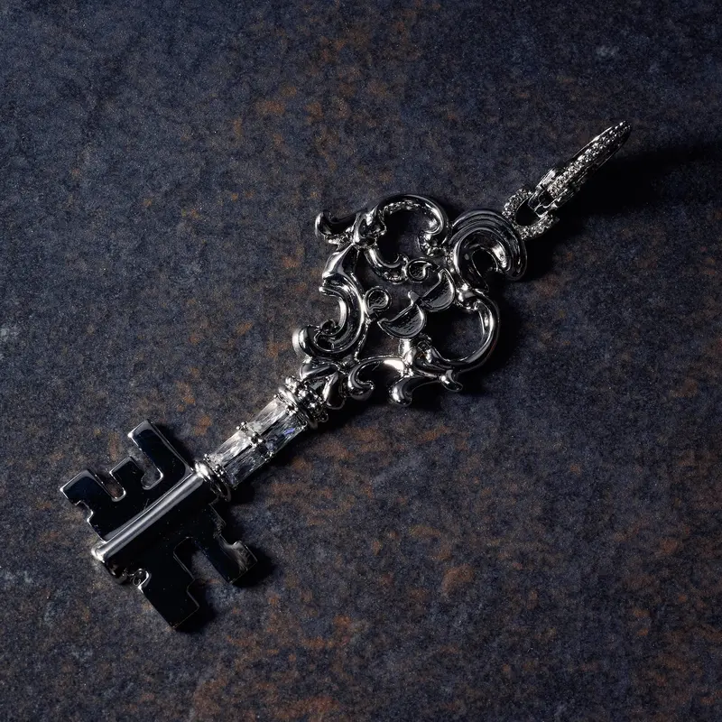 Gld X Bloody Osiris Iced Key Clip – Solid White Gold 1