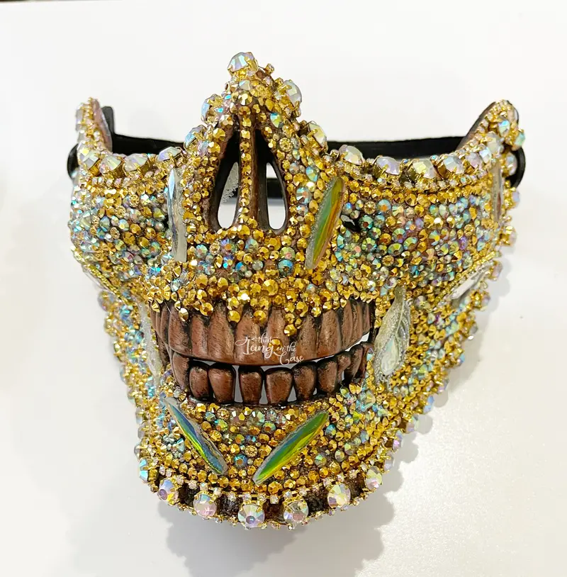 Grande Entrance Face Mask – Versatile Style For Homecoming, Fright Night & Beyond 1