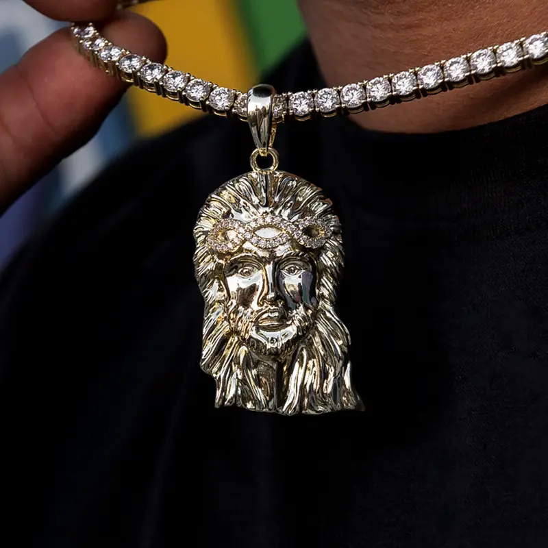Luxury Jesus Portrait Necklace Featuring Diamond-Studded Crown 1
