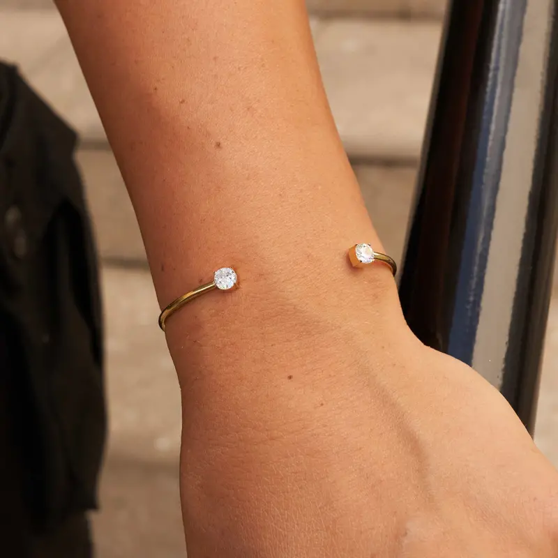 Open-Cuff Bracelet With Round Gemstones – Yellow Gold 1