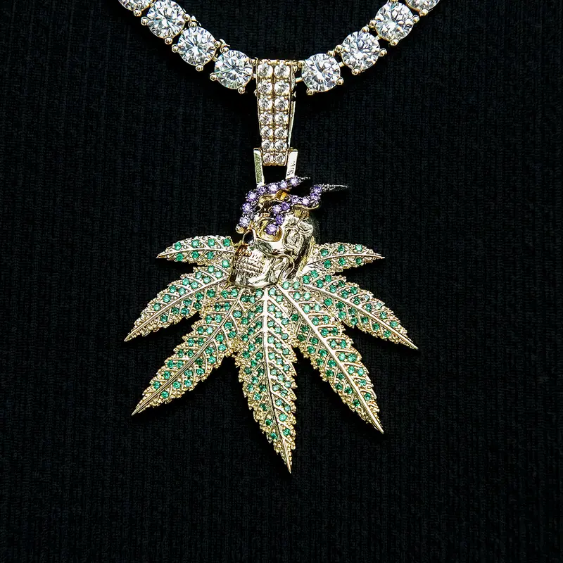 Smoking Skull Leaf Pendant In Yellow Gold Finish 1