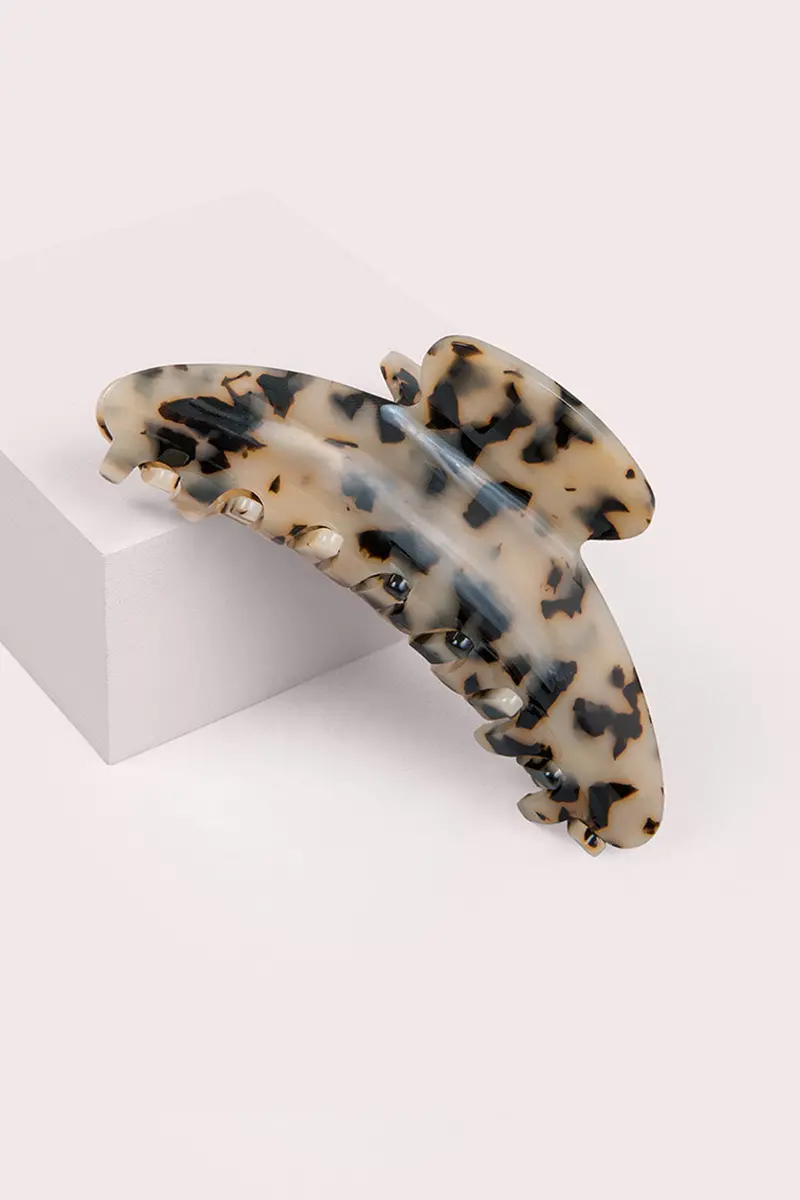 Tortoiseshell Vogue Claw Clip 1