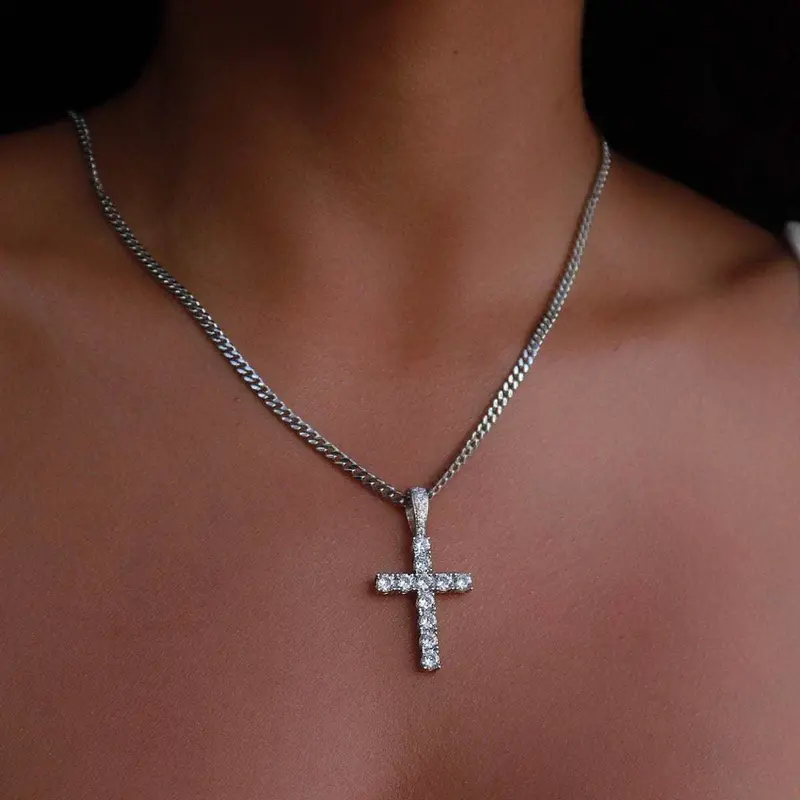 White Gold Diamond Cross Pendant With Vs Diamond Quality 1
