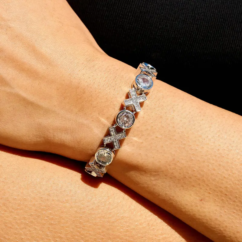 White Gold Xoxo Tennis Chain Bracelet – Diamond-Accented Cuff 1